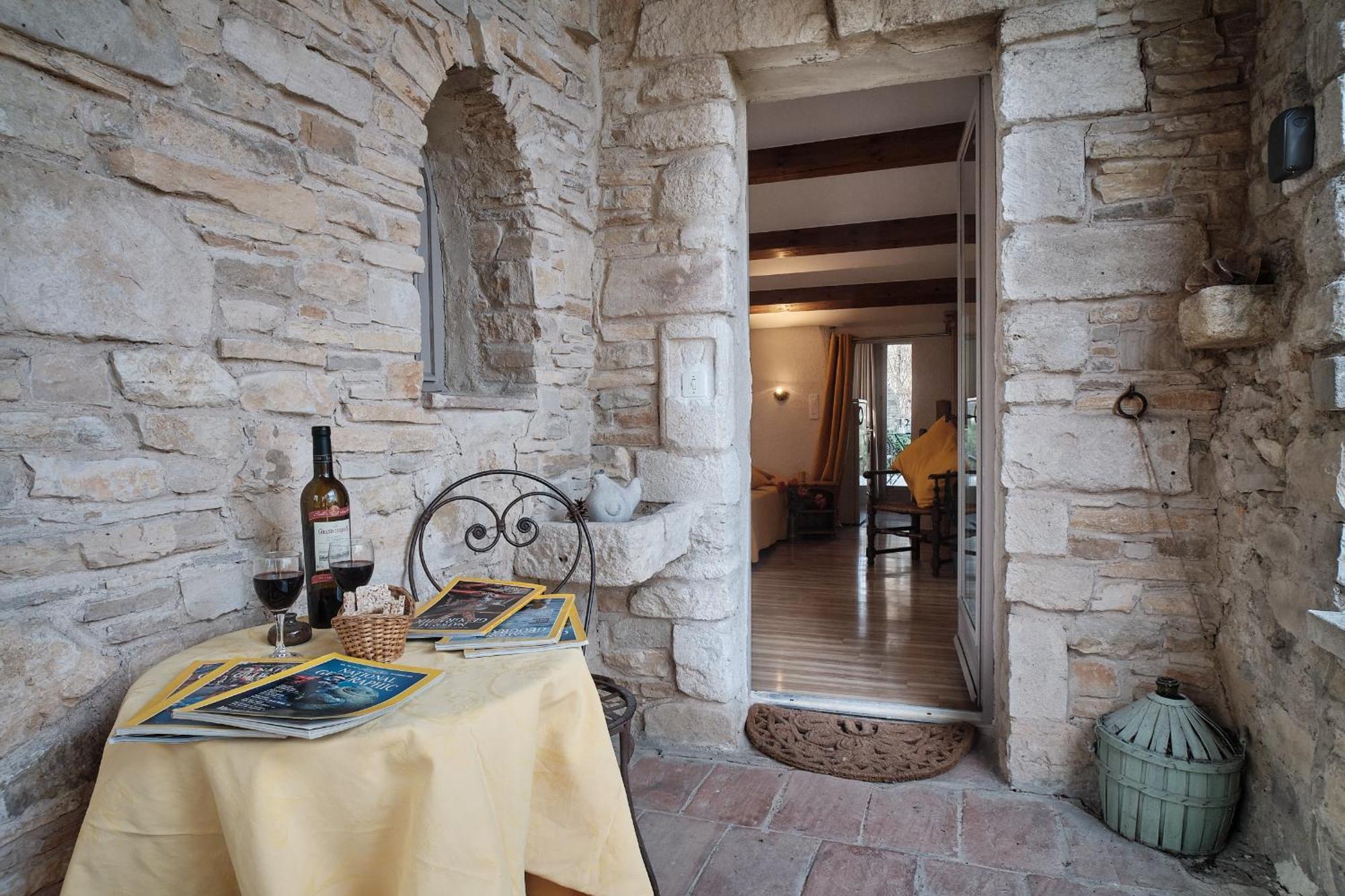 Les Maisons De Chante Oiseau Sigonce Buitenkant foto